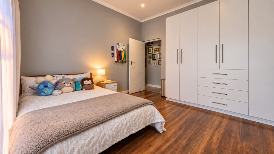 5 Bedroom Property for Sale in Copperleaf Estate Gauteng