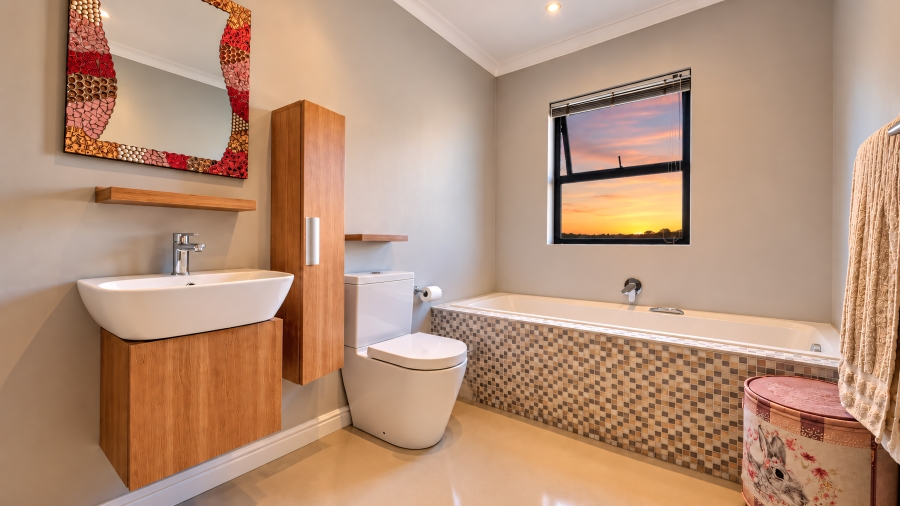 5 Bedroom Property for Sale in Copperleaf Estate Gauteng