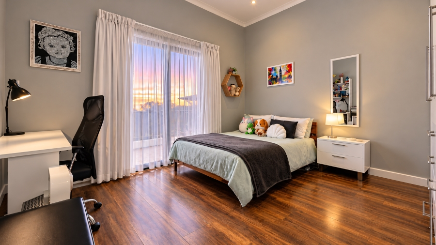 5 Bedroom Property for Sale in Copperleaf Estate Gauteng