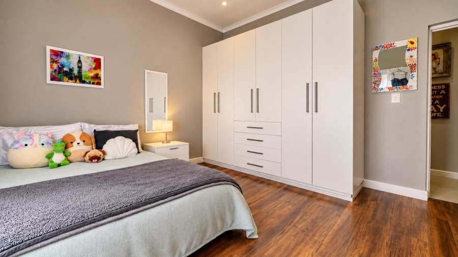 5 Bedroom Property for Sale in Copperleaf Estate Gauteng