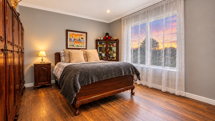 5 Bedroom Property for Sale in Copperleaf Estate Gauteng