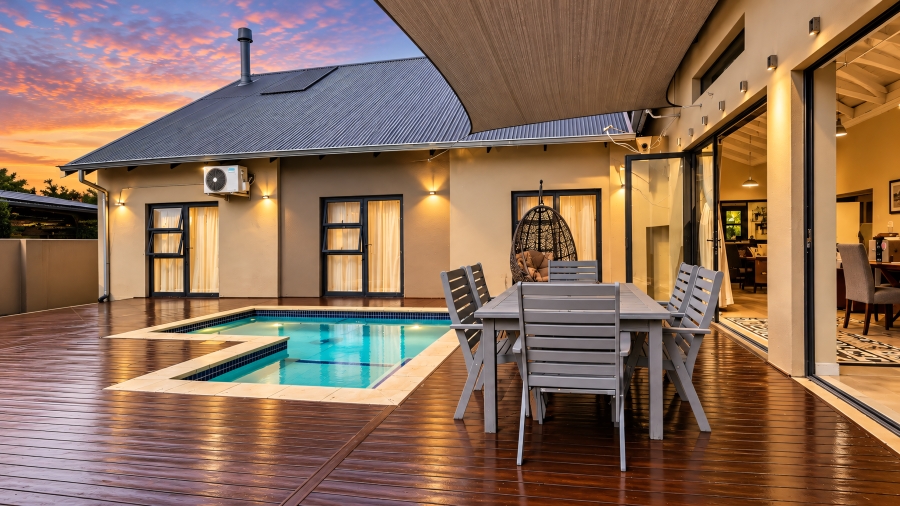 5 Bedroom Property for Sale in Copperleaf Estate Gauteng