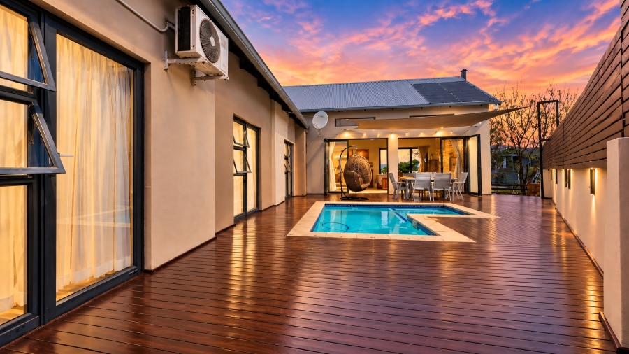 5 Bedroom Property for Sale in Copperleaf Estate Gauteng