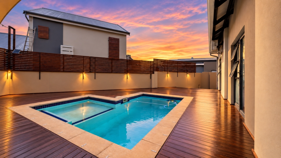 5 Bedroom Property for Sale in Copperleaf Estate Gauteng