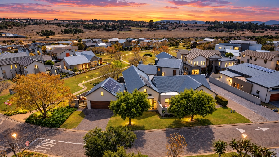 5 Bedroom Property for Sale in Copperleaf Estate Gauteng