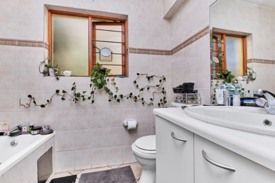 2 Bedroom Property for Sale in Sunninghill Gauteng