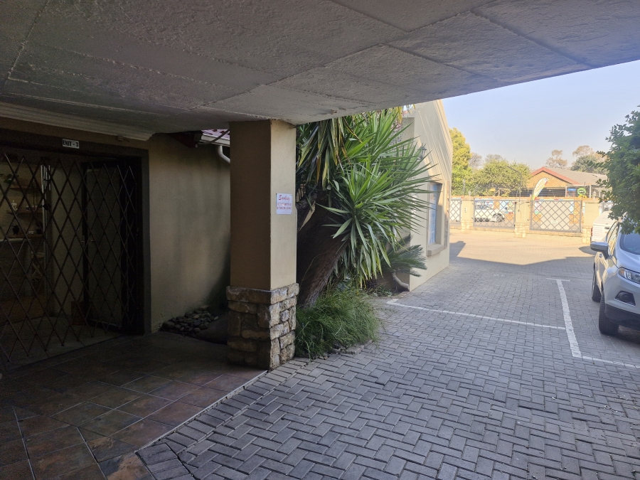 To Let Commercial Property for Rent in Wierda Park Gauteng