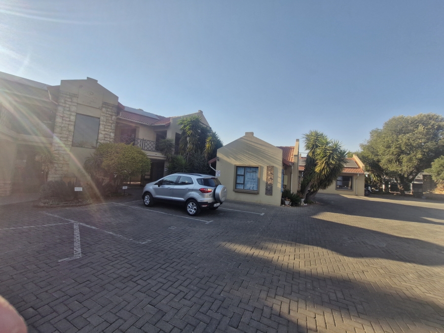To Let Commercial Property for Rent in Wierda Park Gauteng
