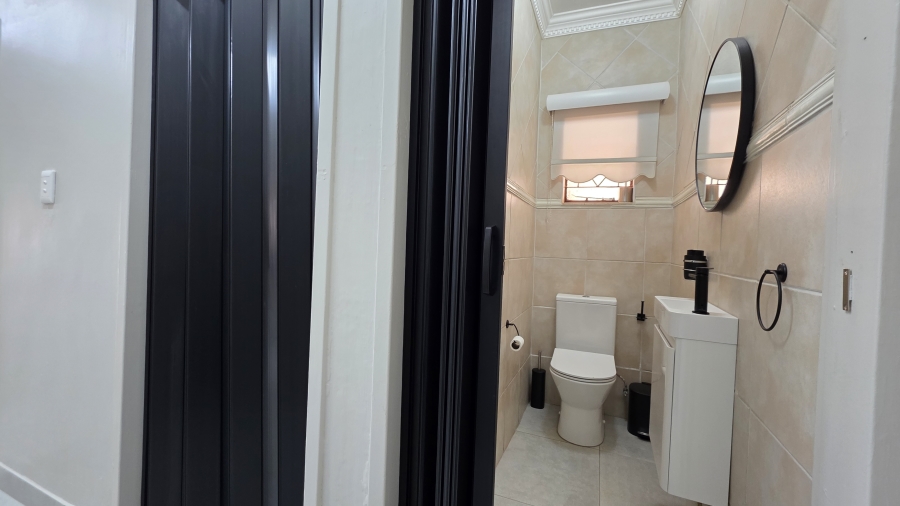 To Let Commercial Property for Rent in Eldoraigne Gauteng