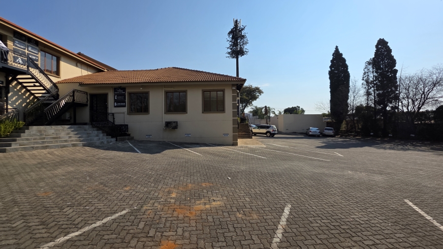 To Let Commercial Property for Rent in Eldoraigne Gauteng