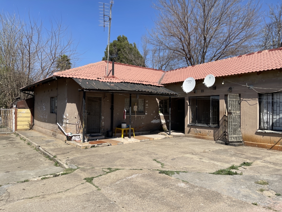 8 Bedroom Property for Sale in Peacehaven Gauteng