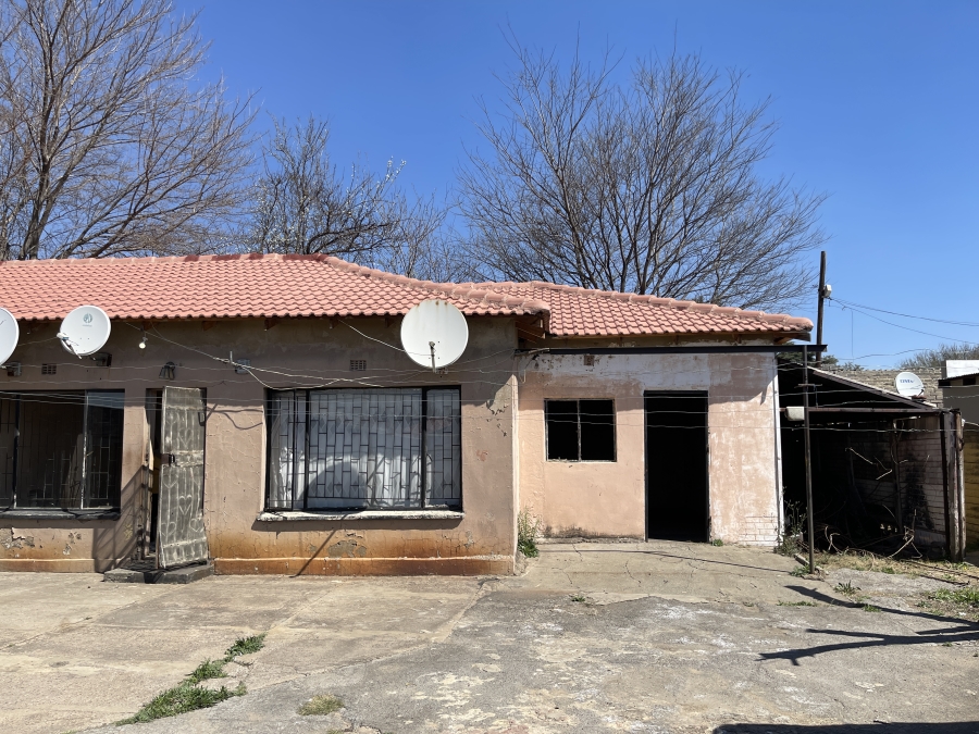 8 Bedroom Property for Sale in Peacehaven Gauteng