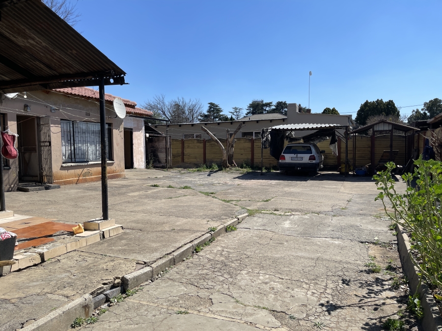 8 Bedroom Property for Sale in Peacehaven Gauteng
