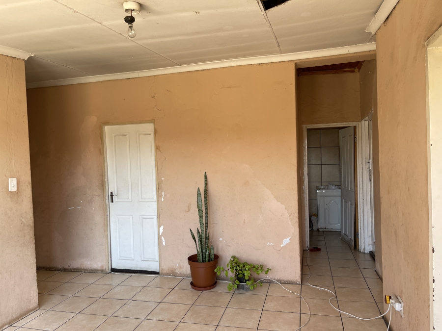 8 Bedroom Property for Sale in Peacehaven Gauteng