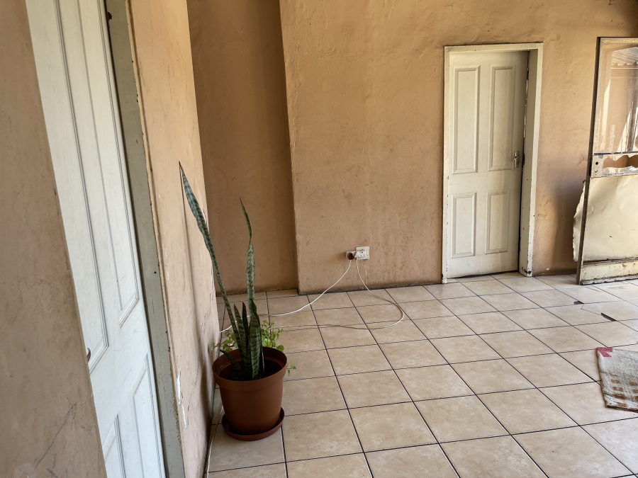 8 Bedroom Property for Sale in Peacehaven Gauteng