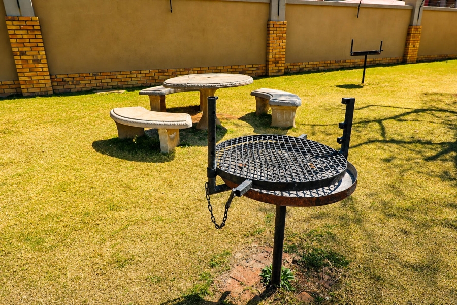 3 Bedroom Property for Sale in Monavoni Gauteng