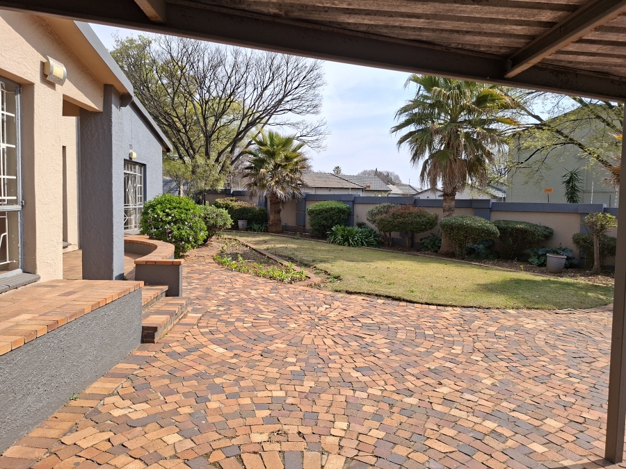 4 Bedroom Property for Sale in Hurlyvale Gauteng