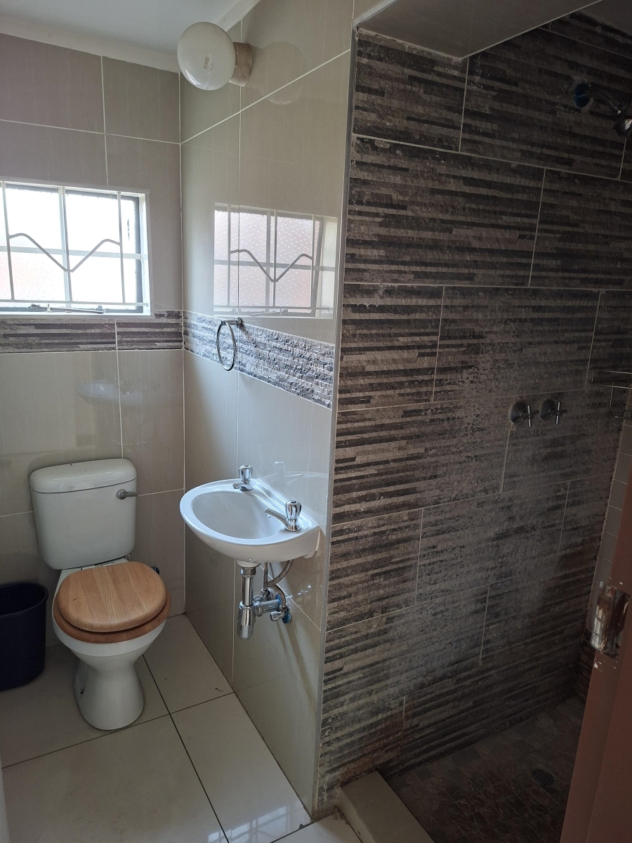 4 Bedroom Property for Sale in Hurlyvale Gauteng