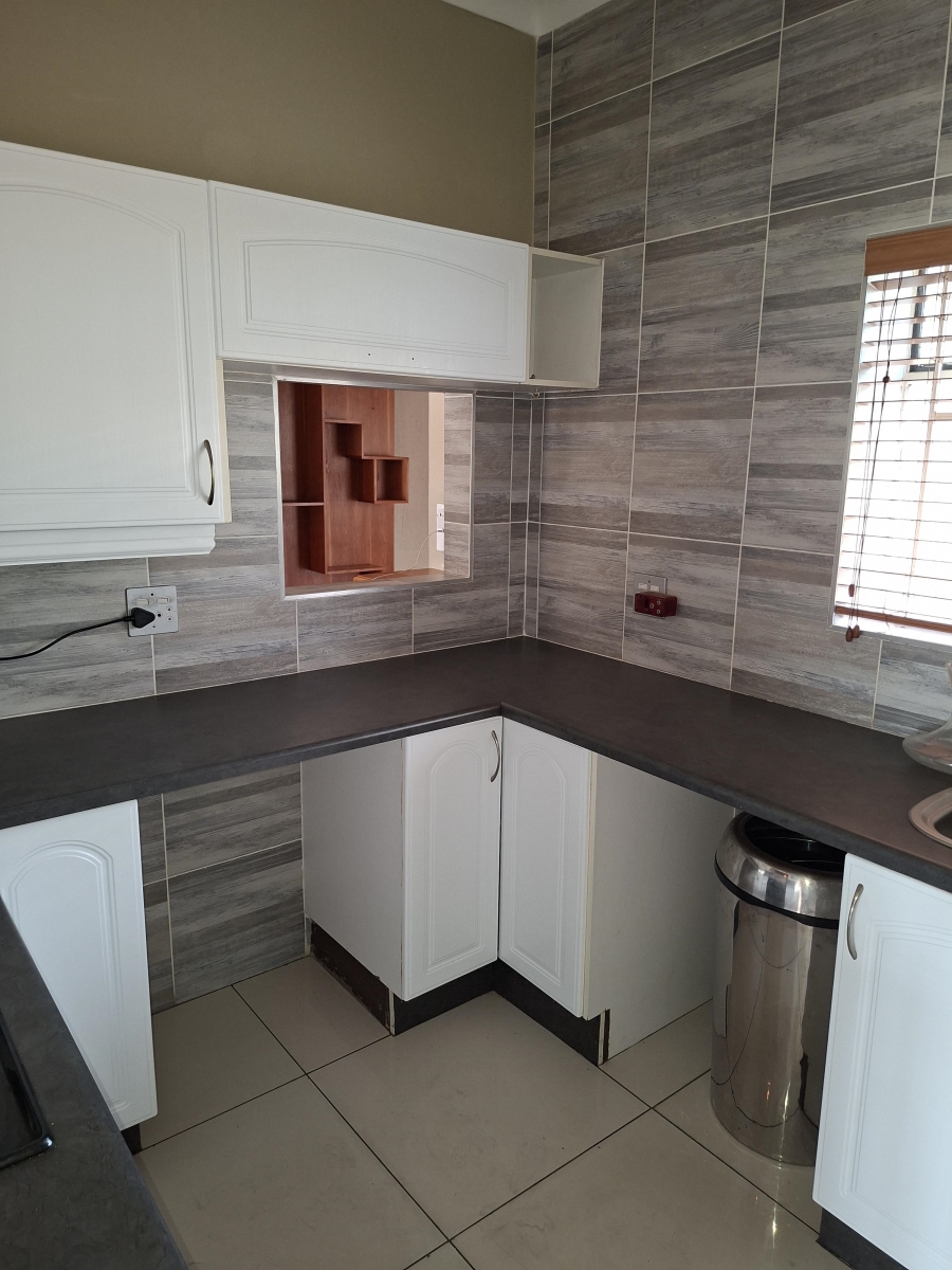 4 Bedroom Property for Sale in Hurlyvale Gauteng