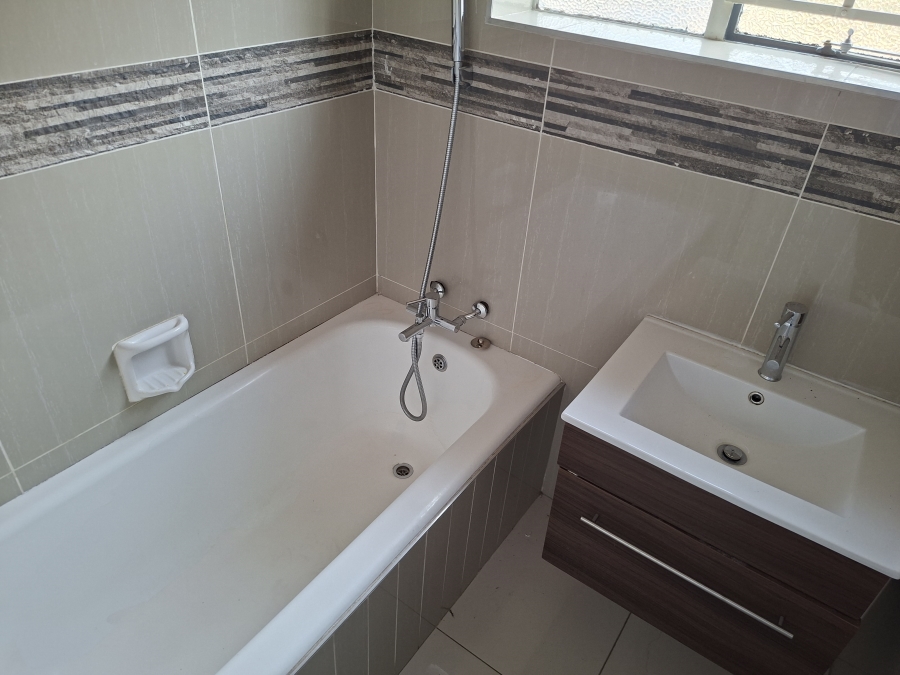 4 Bedroom Property for Sale in Hurlyvale Gauteng