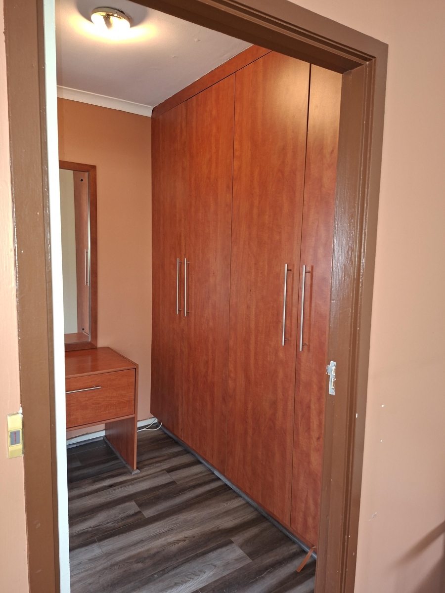 4 Bedroom Property for Sale in Hurlyvale Gauteng