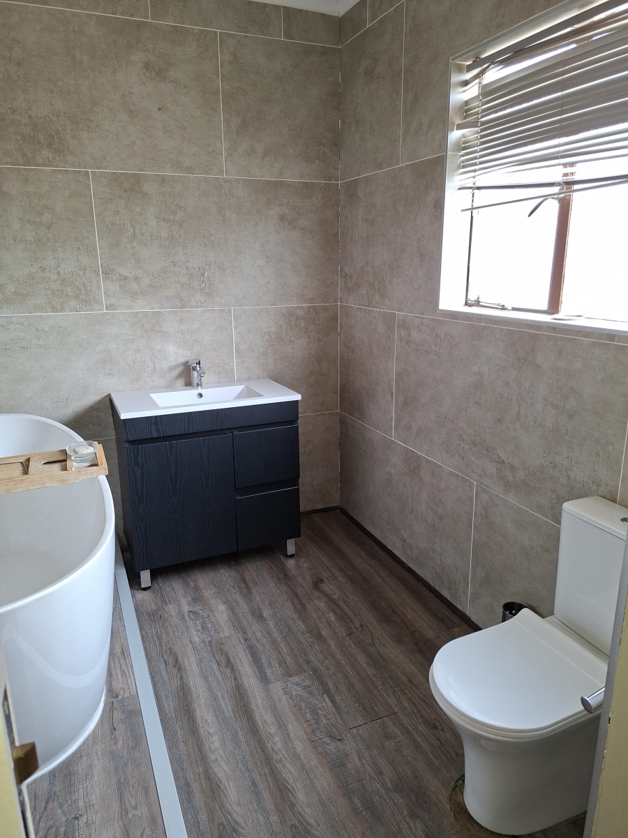 4 Bedroom Property for Sale in Hurlyvale Gauteng