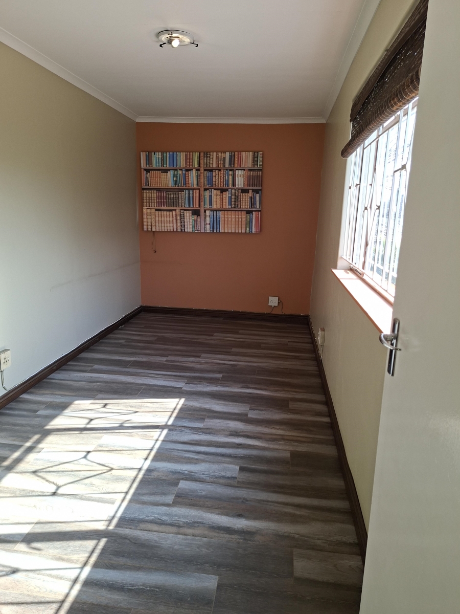 4 Bedroom Property for Sale in Hurlyvale Gauteng