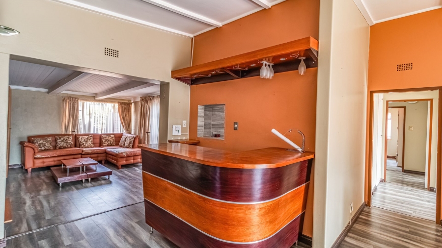 5 Bedroom Property for Sale in Hurlyvale Gauteng