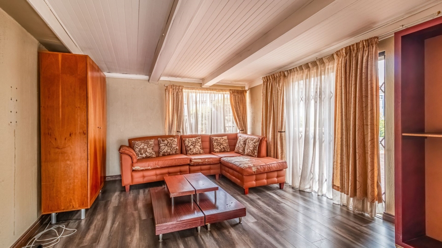 5 Bedroom Property for Sale in Hurlyvale Gauteng