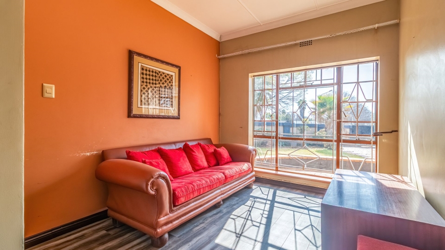 5 Bedroom Property for Sale in Hurlyvale Gauteng