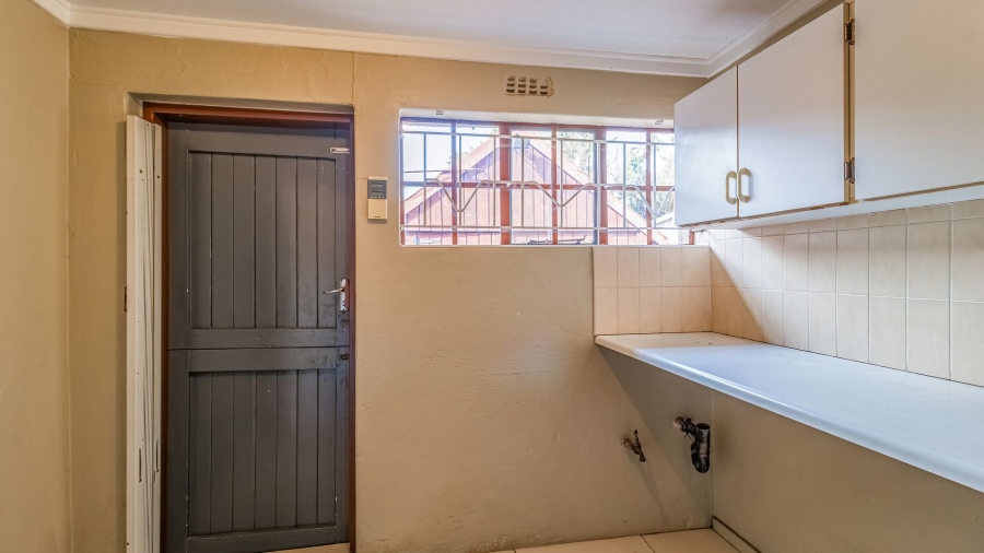 5 Bedroom Property for Sale in Hurlyvale Gauteng