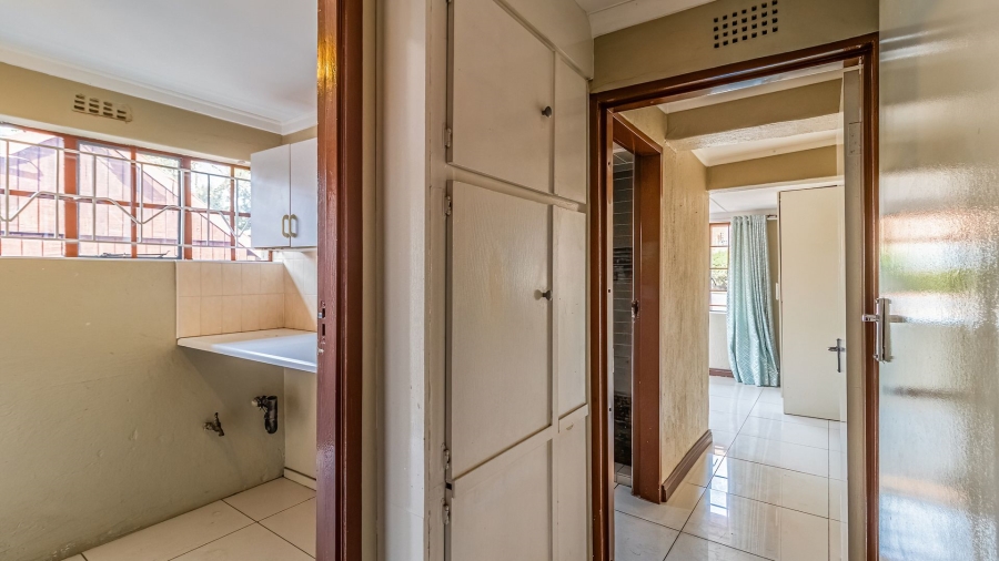 5 Bedroom Property for Sale in Hurlyvale Gauteng