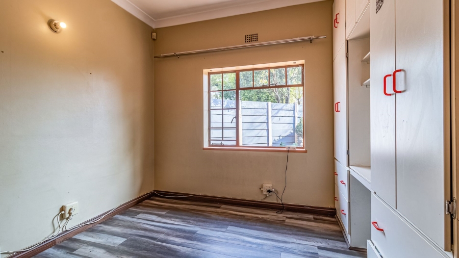 5 Bedroom Property for Sale in Hurlyvale Gauteng