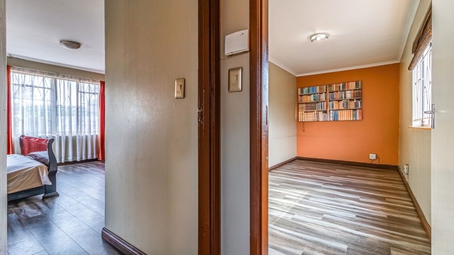 5 Bedroom Property for Sale in Hurlyvale Gauteng