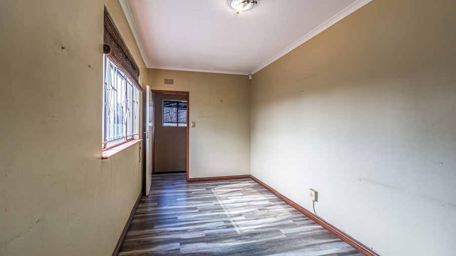 5 Bedroom Property for Sale in Hurlyvale Gauteng