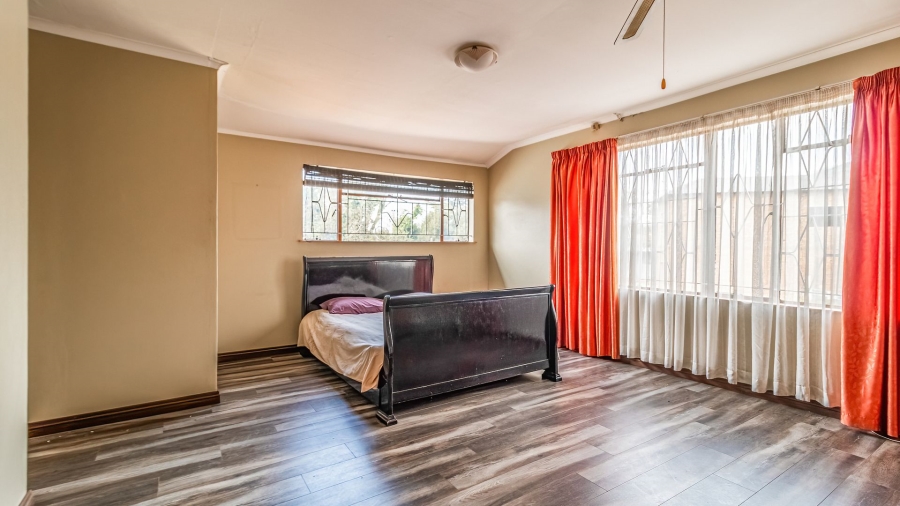 5 Bedroom Property for Sale in Hurlyvale Gauteng