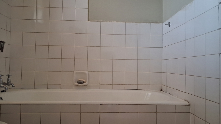 1 Bedroom Property for Sale in Baileys Muckleneuk Gauteng