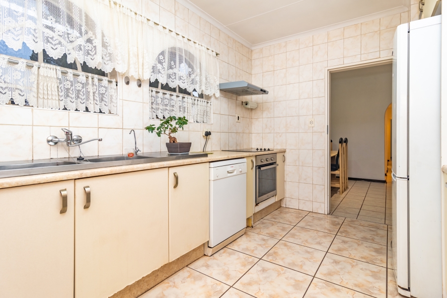 3 Bedroom Property for Sale in Wilro Park Gauteng