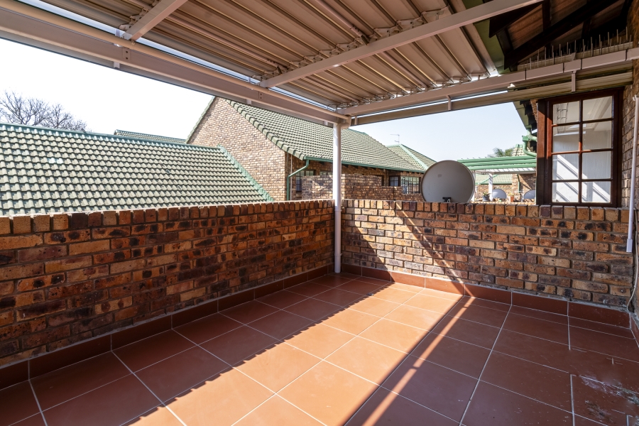 2 Bedroom Property for Sale in Die Wilgers Gauteng
