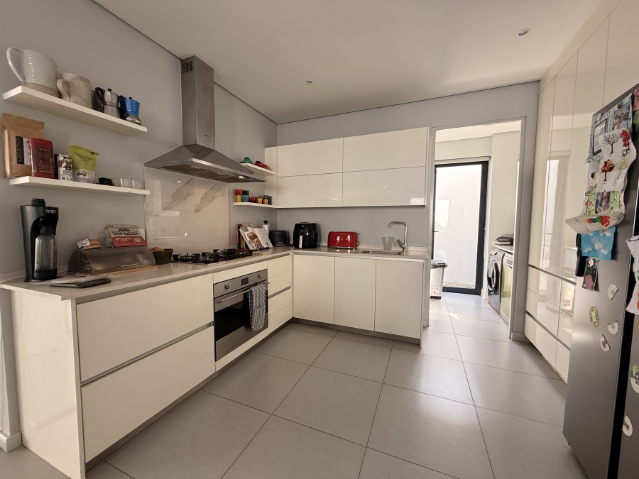 5 Bedroom Property for Sale in Sandown Gauteng
