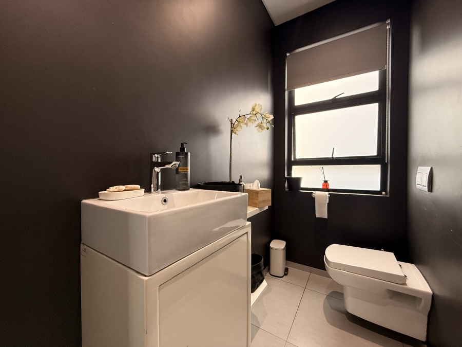 5 Bedroom Property for Sale in Sandown Gauteng