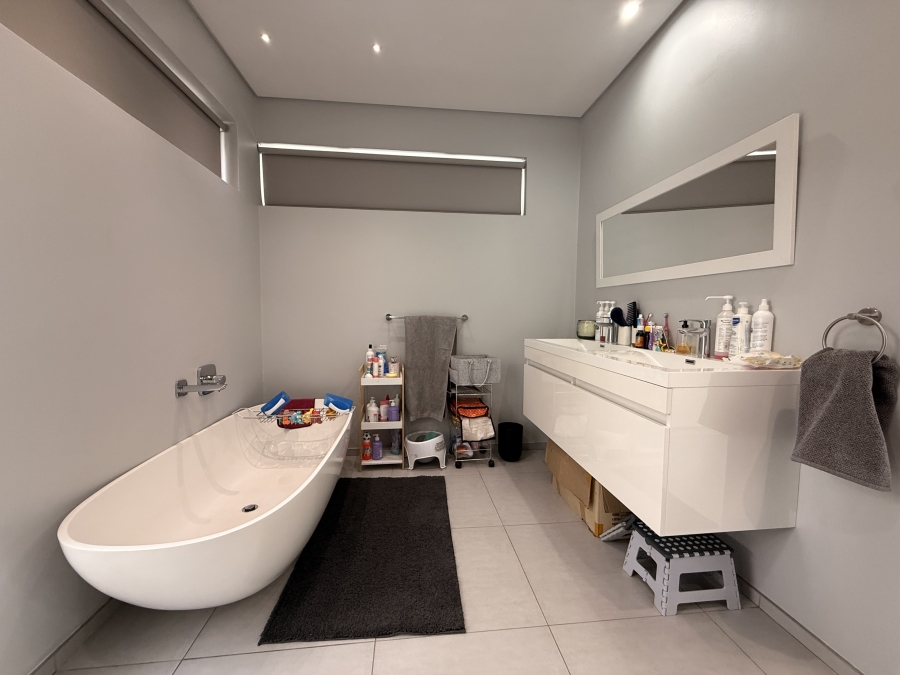 5 Bedroom Property for Sale in Sandown Gauteng