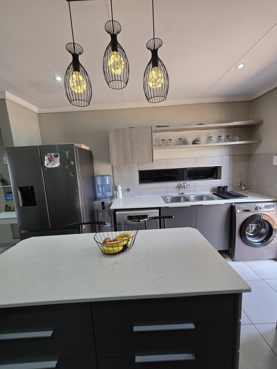 To Let 3 Bedroom Property for Rent in Lion Pride Gauteng