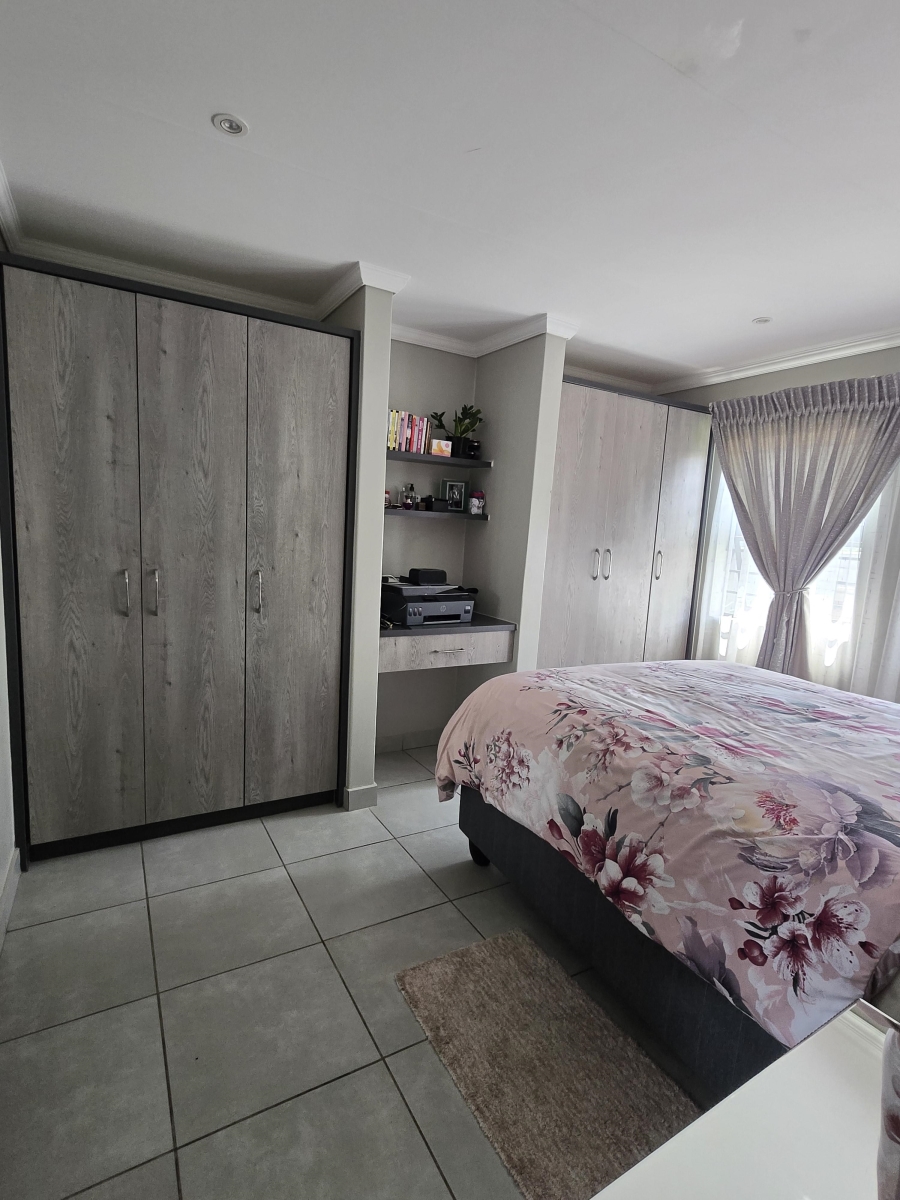 To Let 3 Bedroom Property for Rent in Lion Pride Gauteng