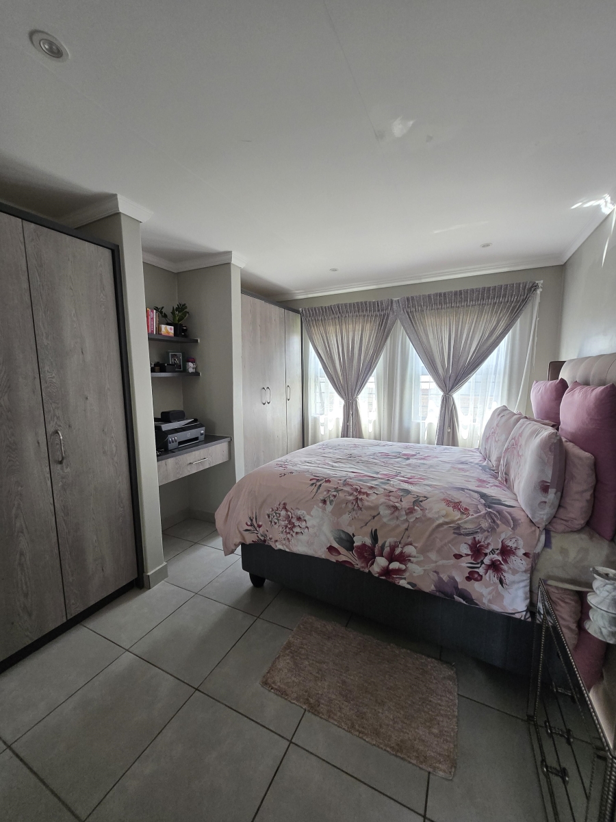 To Let 3 Bedroom Property for Rent in Lion Pride Gauteng