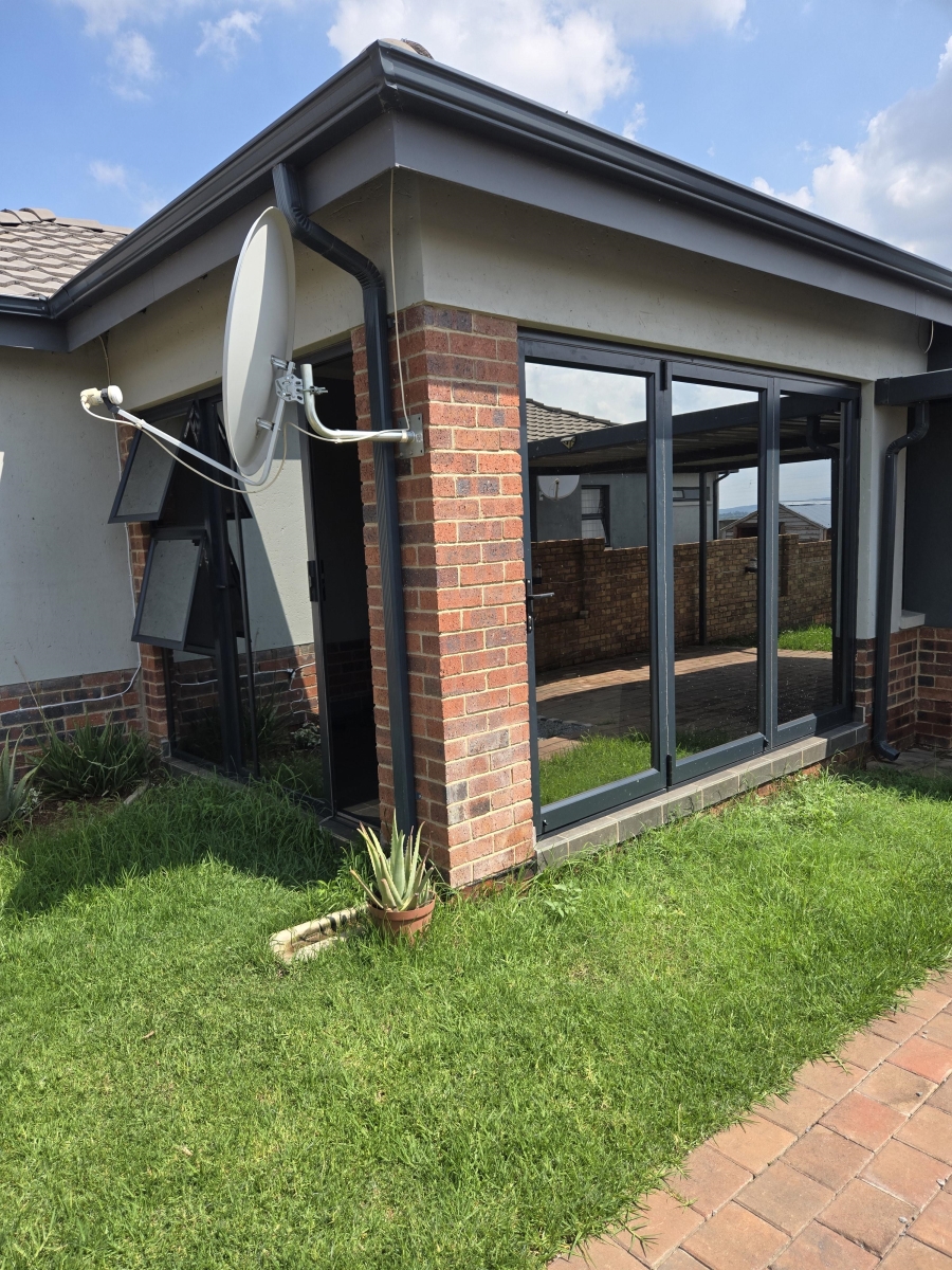 To Let 3 Bedroom Property for Rent in Lion Pride Gauteng