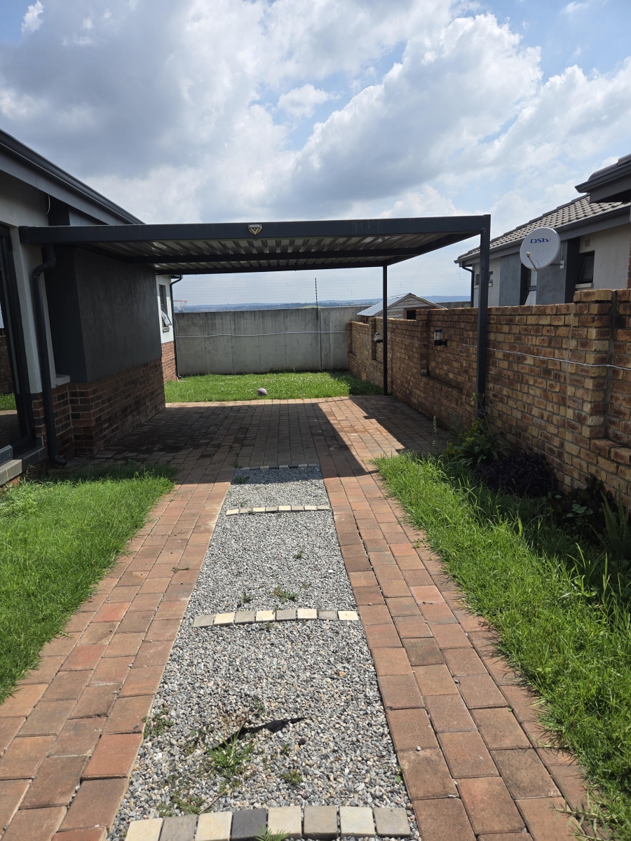 To Let 3 Bedroom Property for Rent in Lion Pride Gauteng