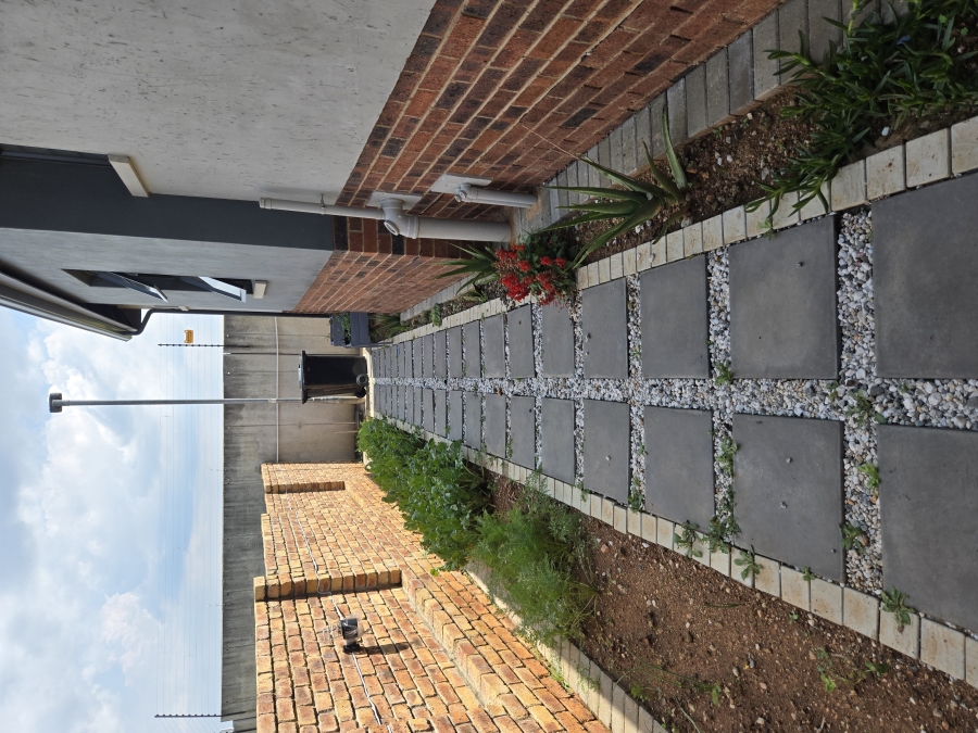 To Let 3 Bedroom Property for Rent in Lion Pride Gauteng