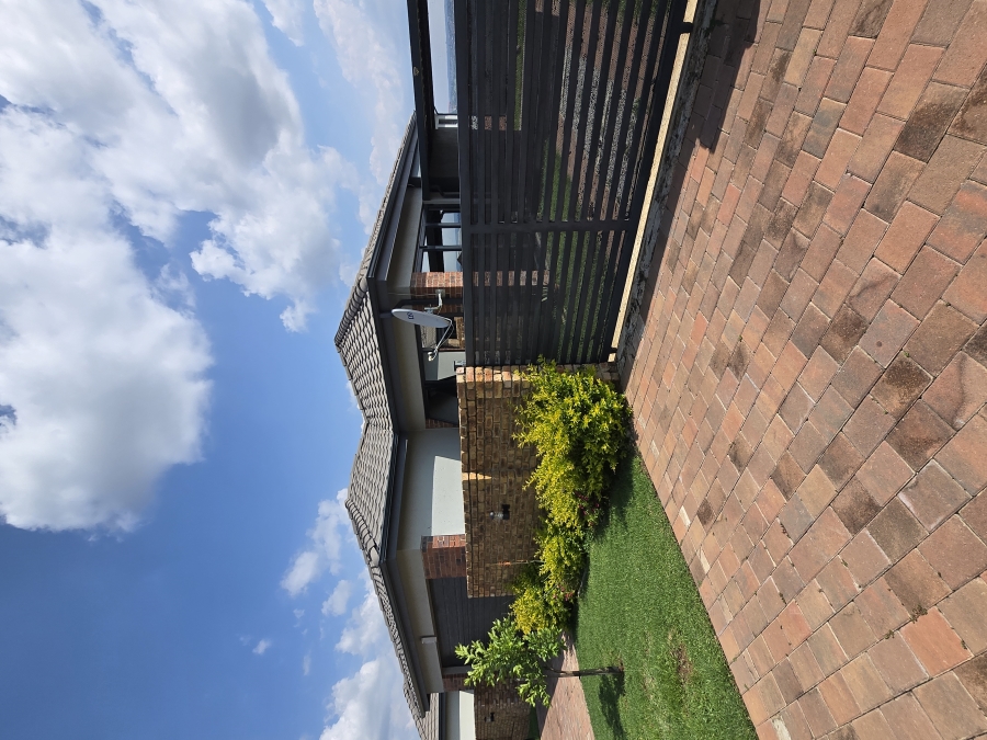 To Let 3 Bedroom Property for Rent in Lion Pride Gauteng