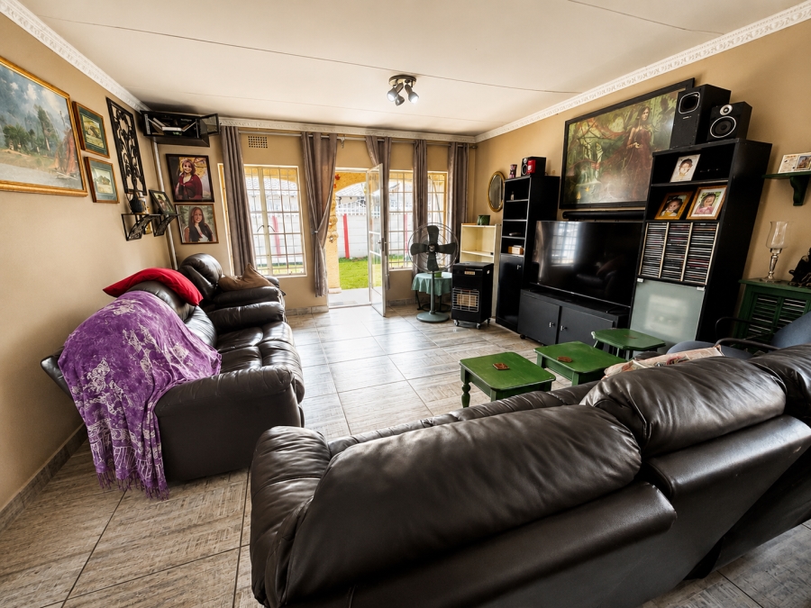 3 Bedroom Property for Sale in Verwoerdpark Gauteng